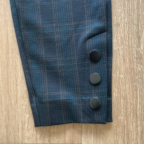 Reitmans The Modern Stretch Pull-on pants. Green Plaid pattern. Ladies 10 Petite - Picture 3 of 4